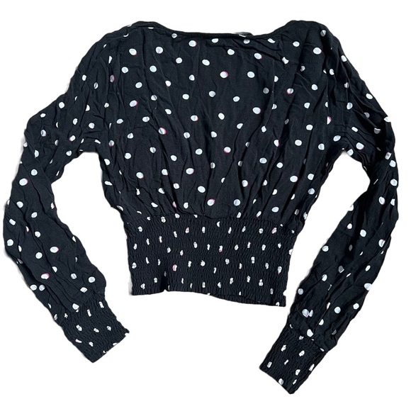 ABERCROMBIE & FITCH BLACK AND WHITE POLKA DOT LONG SLEEVE CROPPED TOP W/ V NECK - Picture 4 of 7